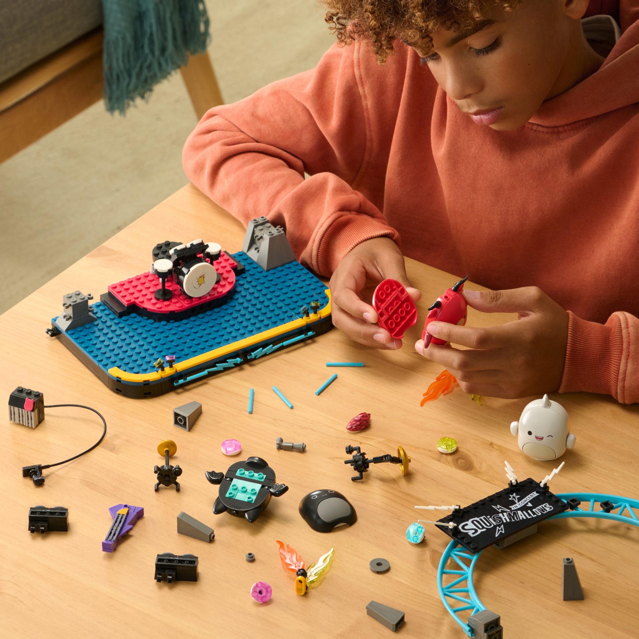 Squishmallows Squish Tour Concert Building Set - Image 3